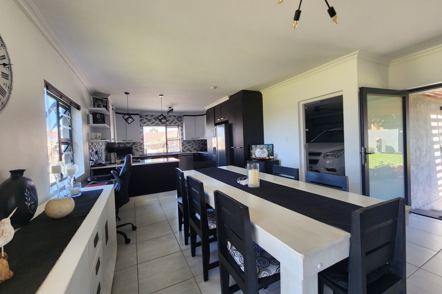3 Bedroom Property for Sale in Wavecrest Eastern Cape